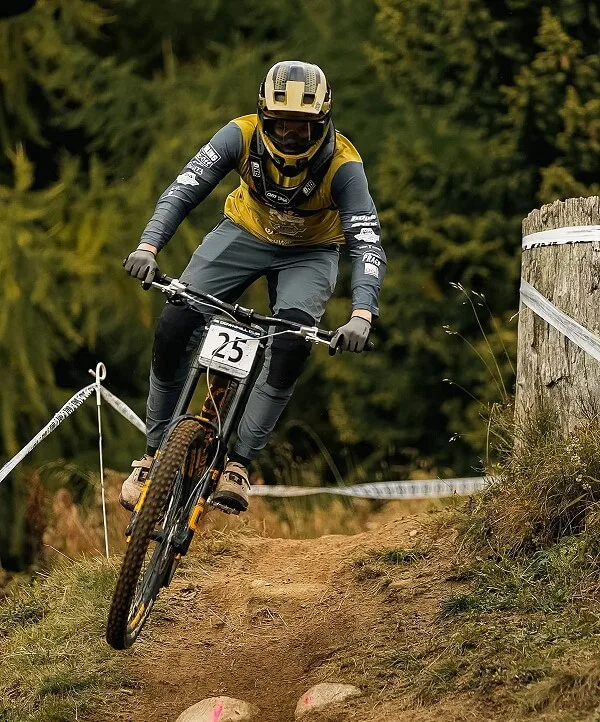 iXS ag - Sports & Leisure products | Switzerland