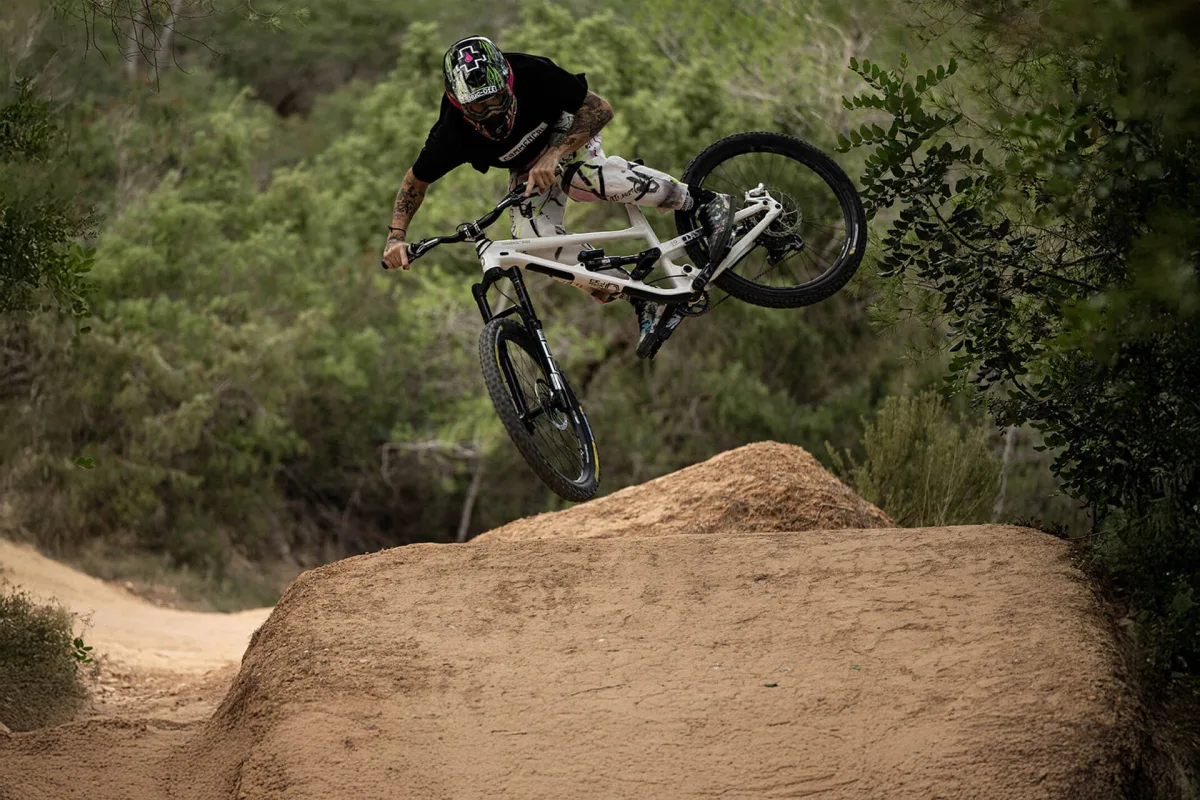 COMMENCAL - Sports & Leisure products | Andorra