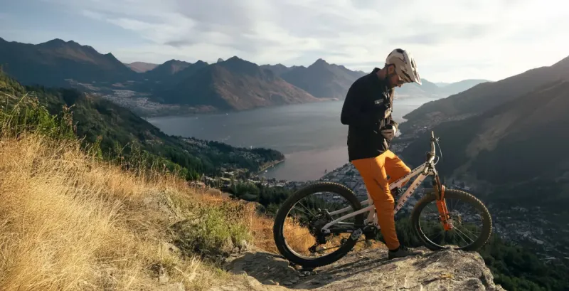 COMMENCAL
Bicycles, Bicycle Components, Rider Equipment