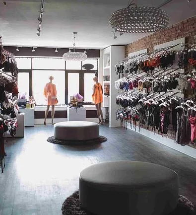 Le Bustiere Boutique
Bras, Lingerie, Swimwear